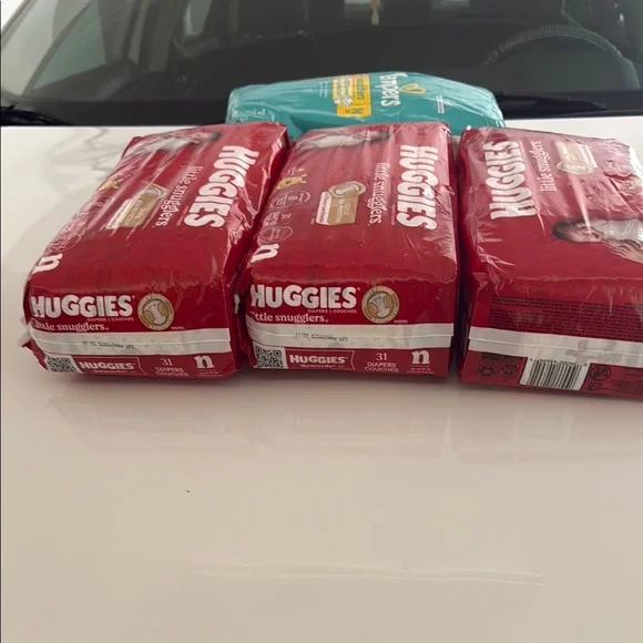 4-Pack Huggies Little Snugglers Diapers - Picture 2 of 3